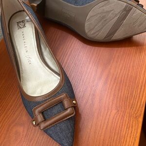Anne Klein Women's Brown and Black Flats